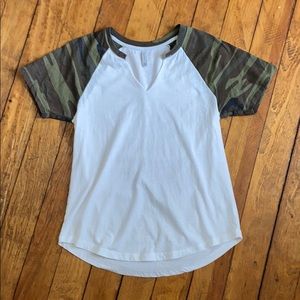Like new camo tee